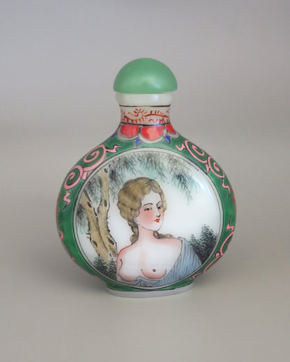 西洋女性の翡翠色のビエンコ