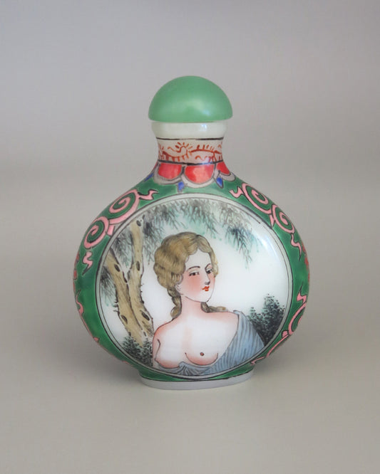 西洋女性の翡翠色のビエンコ