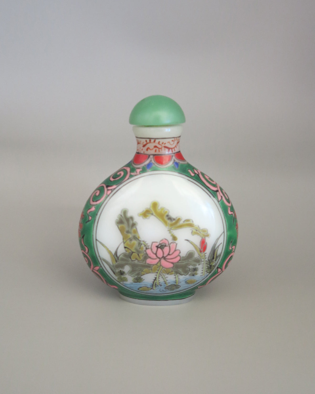 西洋女性の翡翠色のビエンコ