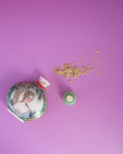 西洋女性の翡翠色のビエンコ